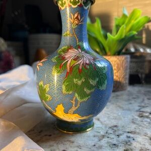 Artisan Blue Cloisonné Vase with Floral Motif like new! 7”